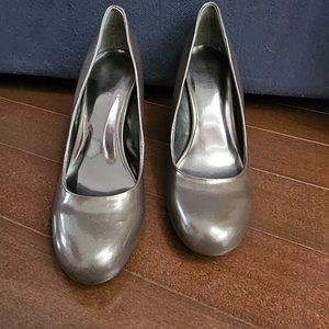 Nine West Silvery Pumps size 10